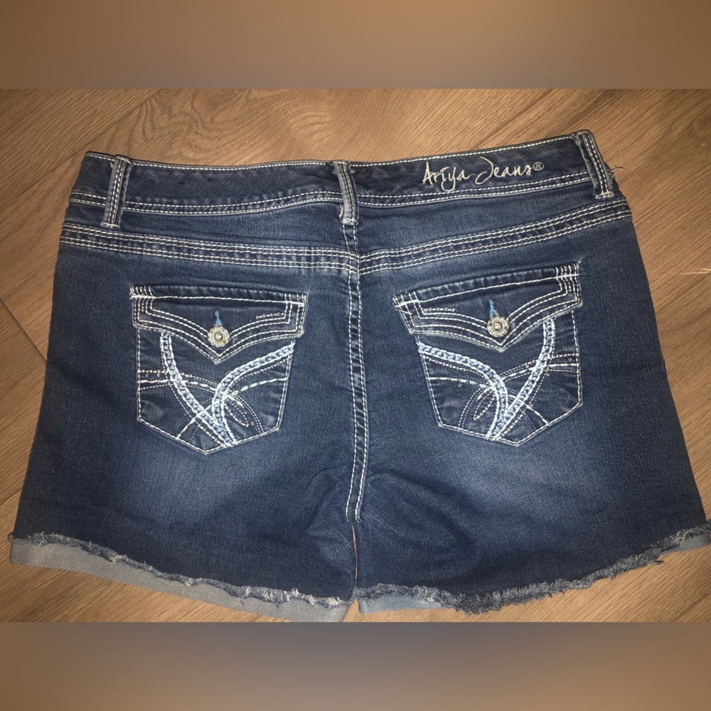 Ariya Jeans Maui jean shorts size 9/10
